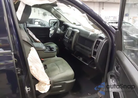 2018 Ram 1500 Express 4X4 6'4 Box z USA, uszkodzony, nr VIN 1C6RR7FT2JS124730